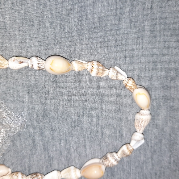 3 Seashell Necklaces Beautiful - Picture 5 of 7